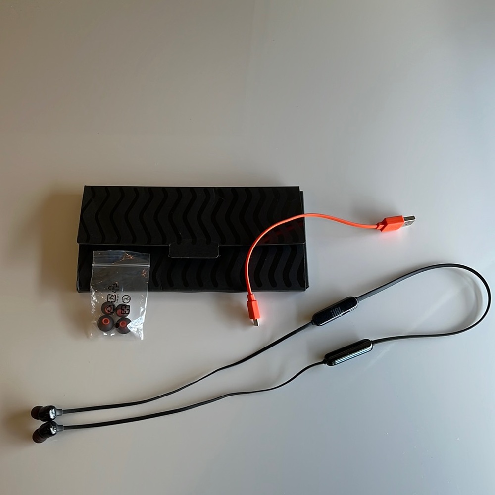 JBL wireless connected earbuds